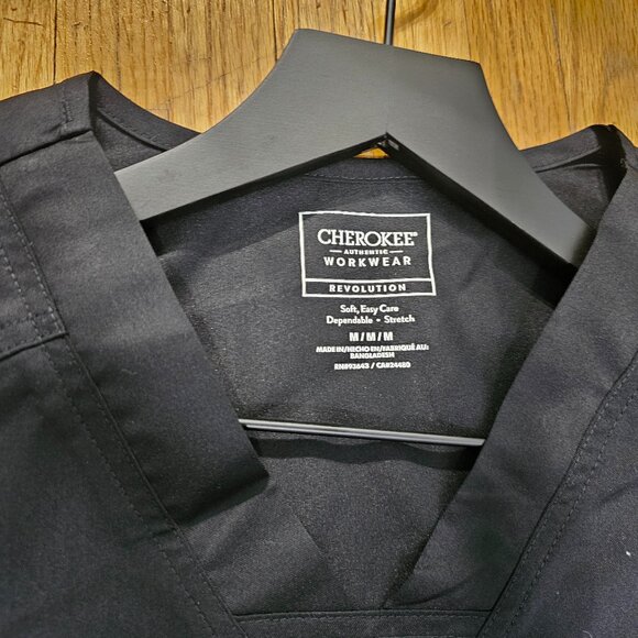 Cherokee Revolution Men's Medium scrubs top - Picture 4 of 7